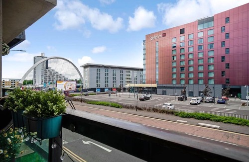 Finnieston Apartment | Luxury Huge Modern Open Plan 2Bedroom Flat - Free Private Parking & Balcony located at the OVO Hydro and SEC Centre
