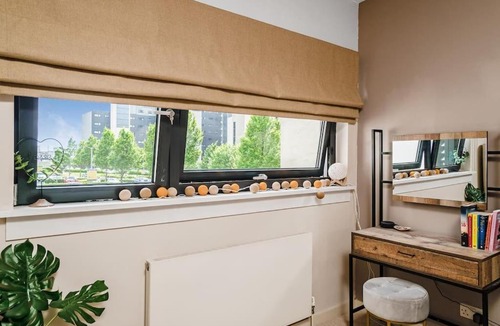 Finnieston Apartment | Luxury Huge Modern Open Plan 2Bedroom Flat - Free Private Parking & Balcony located at the OVO Hydro and SEC Centre