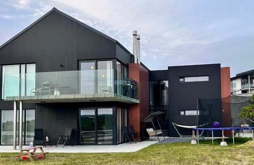 Garðabær Villa | Luxury lakefront Villa 15 min drive to downtown