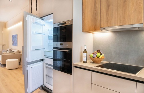 Kinosargous Apartment | Luxury Modern Apt near Acropolis and 350 mt from Metro Station
