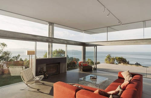 Rocky Hills Villa | Luxury modernist beach house retreat on Tasmania's beautiful East Coast