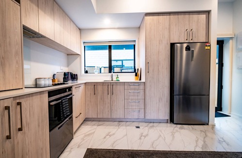 Addington Apartment | *Luxury New 3 Bedroom, 2 Bathroom APT in CBD/Hagley Park/Hospital. Sleep 6*