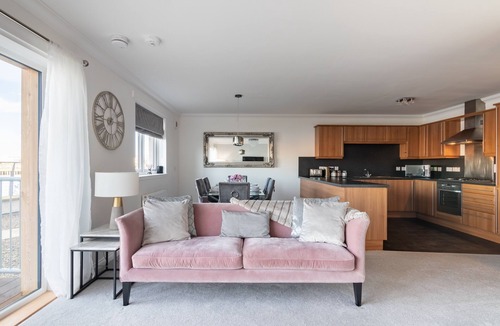 Inverness Apartment | Luxury Riverside Apartment - Sleeps 8