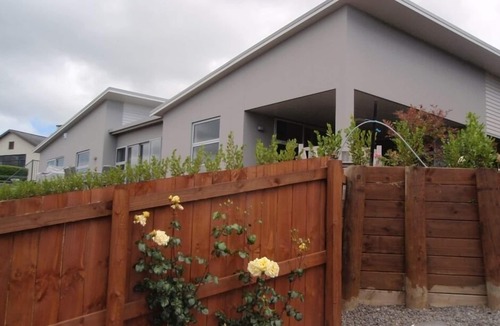 Rotorua House | Luxury Rotorua Executive Home with Lake Views: Relax, Unwind, and Enjoy