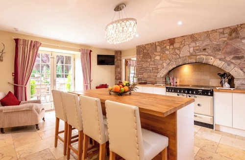 Dalkeith House | Luxury Scottish 5 Bedroom Home near Edinburgh with Hot Tub & Sauna