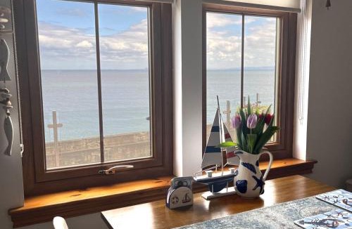 Kirkcaldy Apartment | Luxury Seaside Home with Incredible Views