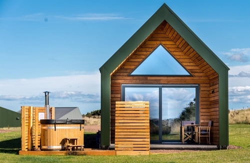 North Berwick Villa | Luxury Studio Lodge with Hot Tub