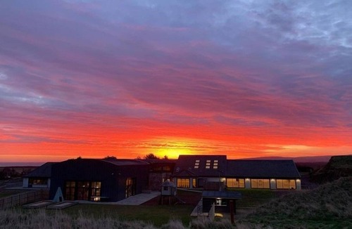 North Berwick Villa | Luxury Studio Lodge with Hot Tub