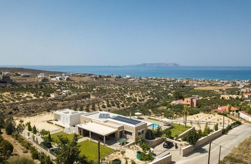 Vathianos Kampos Villa | Luxury Villa GG with private heated pool