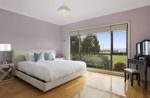Clarence Point House | Luxury Waterfront Family Haven - 4 bed, 3.5 Bath, Hot Tub + Pizza Oven