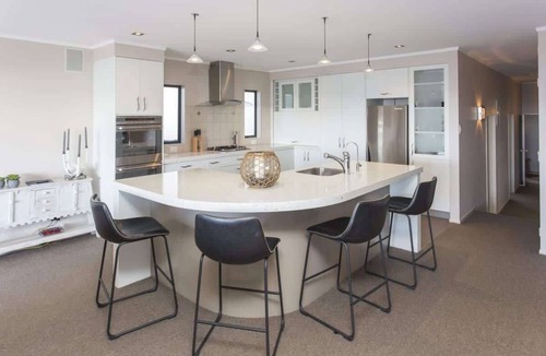 New Plymouth Villa | Luxury Waterfront Escape in New Plymouth