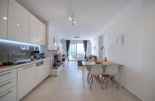 Kiveri Apartment | Luxury waterfront one bedroom apartment, sea view