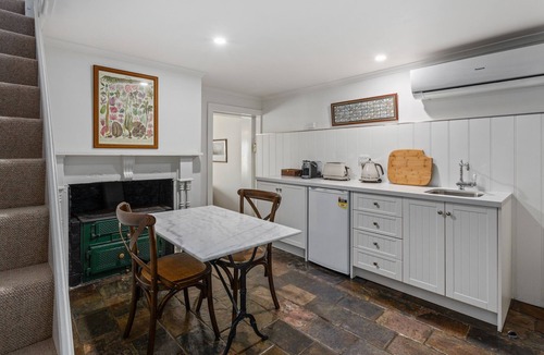 Pontville Cottage | Lythgo's Row Colonial Cottages