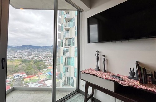 Mata Redonda Apartment | Macaw at 20's Pool, Gym & Stylish City Stay