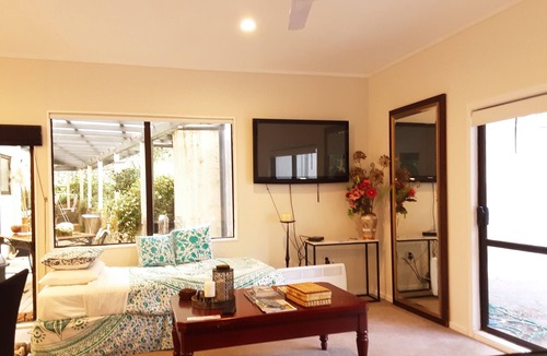 Whangaroa Apartment | Madhuban-Studio sleeps 4-Sailing/Fishing/Hiking/Trekking in Whangaroa,