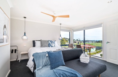 Penguin House | MADSEN RETREAT B&B Penguin - a boutique 4 star experience- Whole First Floor