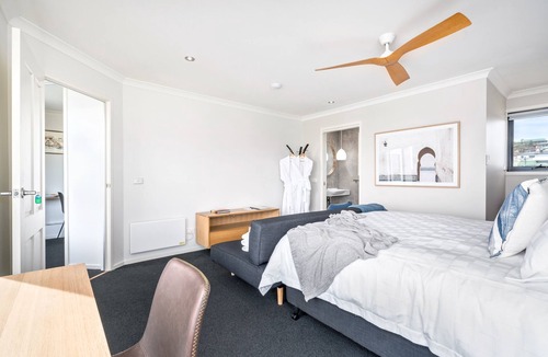Penguin House | MADSEN RETREAT B&B Penguin - a boutique 4 star experience- Whole First Floor