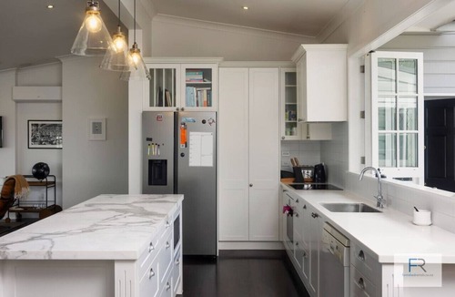 Hauraki House | Magnificent seaviews with Pool