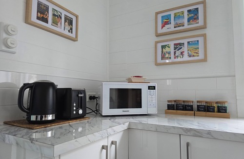 Marewa Cottage | Magpie Cottage. Newly Renovated , 2 Bed, 2 bathroom close to Napier CBD