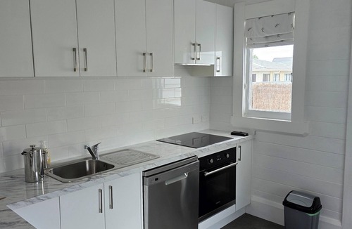 Marewa Cottage | Magpie Cottage. Newly Renovated , 2 Bed, 2 bathroom close to Napier CBD