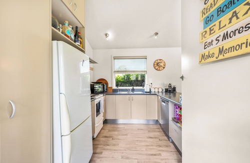 Waitahanui House | Mahuta Maison - Lake Taupo Holiday Home