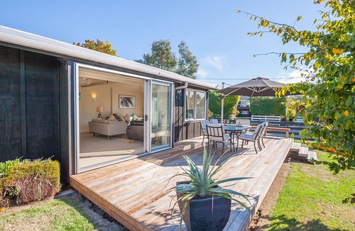 Waitahanui House | Mahuta Maison - Lake Taupo Holiday Home