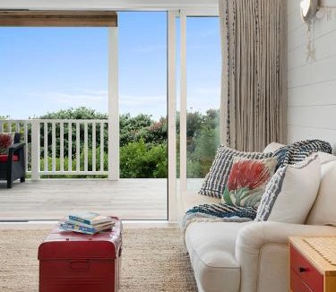 Hatfields Beach House | MaiMoana - Hatfields Beach Cliff-Top Retreat