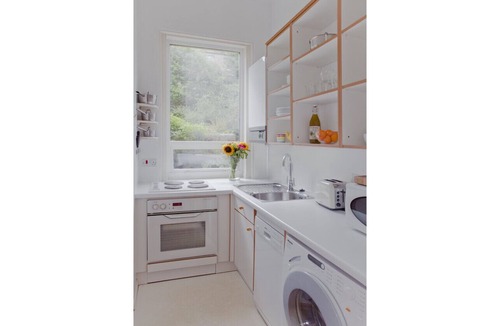 Marchmont Apartment | Main Door Apartment in an enviable location