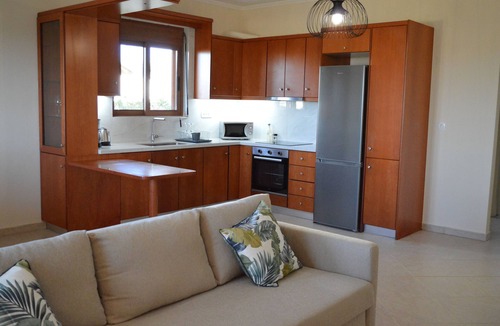 Pyrgos Psilonerou Apartment | Maleme Ocean front Serenity 1
