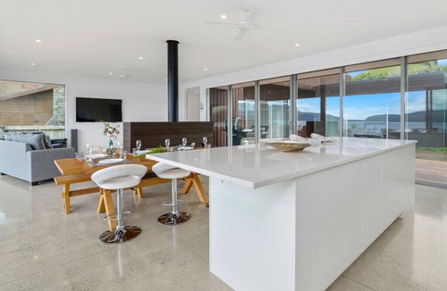 Lake Tarawera Cottage | Mana Sarovar - Lake Tarawera Home