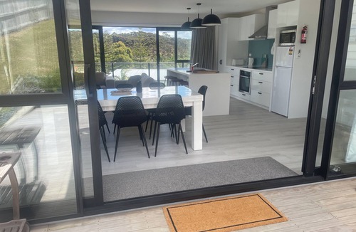 Mangawhai Heads House | Mangawhai Family Getaway, near beach and skate park with secure parking