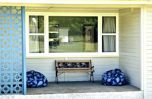Mangakino House | Mango Mansion - 2 minute walk to the lake!