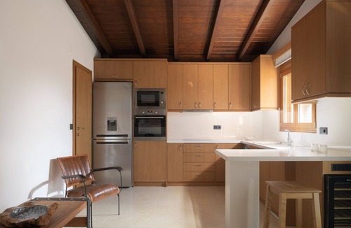Linoperamata Villa | Manificus Suite V, with Heated Pool Just for Two