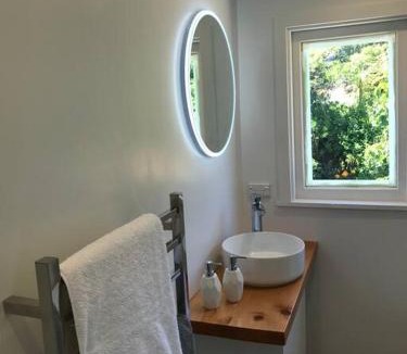 Blackpool House | Manuka Cottage Oneroa