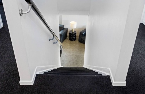 Manukau City Apartment | Manukau City | Stunning Apt | 3BR 2BA | Heart of Manukau