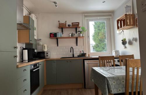 Restalrig Apartment | Maria- Bright and Modern City Center Apartment .