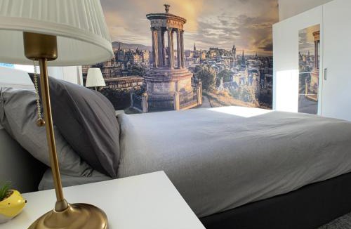 Restalrig Apartment | Maria- Bright and Modern City Center Apartment .