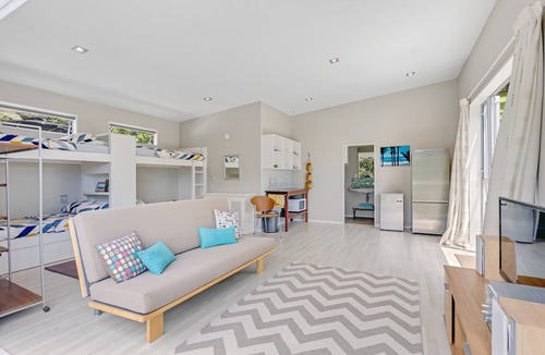 Parekura Bay House | Mariner's Lookout-Parekura Bay 3 bedroom house with separate sleepout
