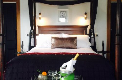 Rawene House | Marriners Luxury Guesthouse
