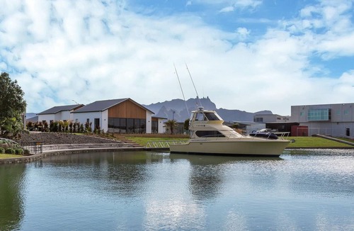 One Tree Point House | Marsden Cove Canal-Front Holiday House