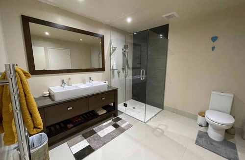 Tutukaka House | Matapouri and Poor Knights Spectacular Coastal Views - Aroha Luxury Guest Suite