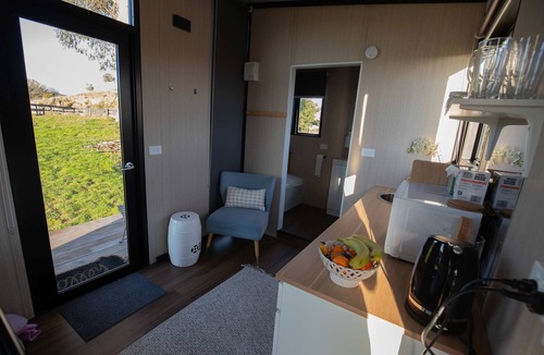 Cambridge House | Maungakawa Hill by Tiny Away
