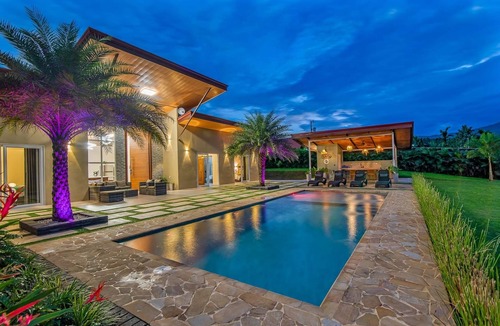 Penas Blancas House | Mayoli Hill Deluxe Farmhouse Hot Tub & Private Pool with Volcano View