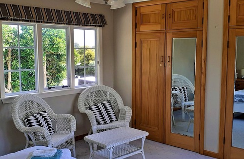 Hawera House | McArthur Park with views of Mt. Taranaki