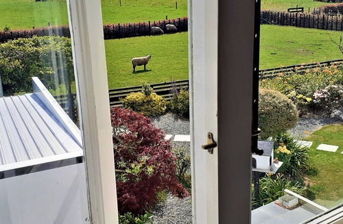Hawera House | McArthur Park with views of Mt. Taranaki