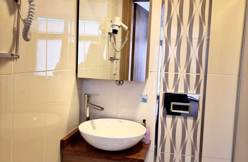 Agva Hotel | Mell's River