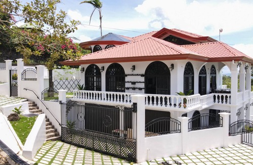 El Castillo Villa | Mesmerizing Volcano Villa Infinity Pool + Hot Tub