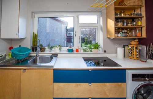 Portobello Apartment | Mid-Century Gem Steps from the Beach