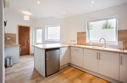 Alness Apartment | Mike’s Cottage | 3-Bed + Garden, Wi-Fi & Parking