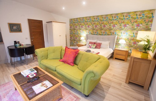 Melrose Apartment | Mill Cottage Garden Studio in historic Newstead next to Melrose